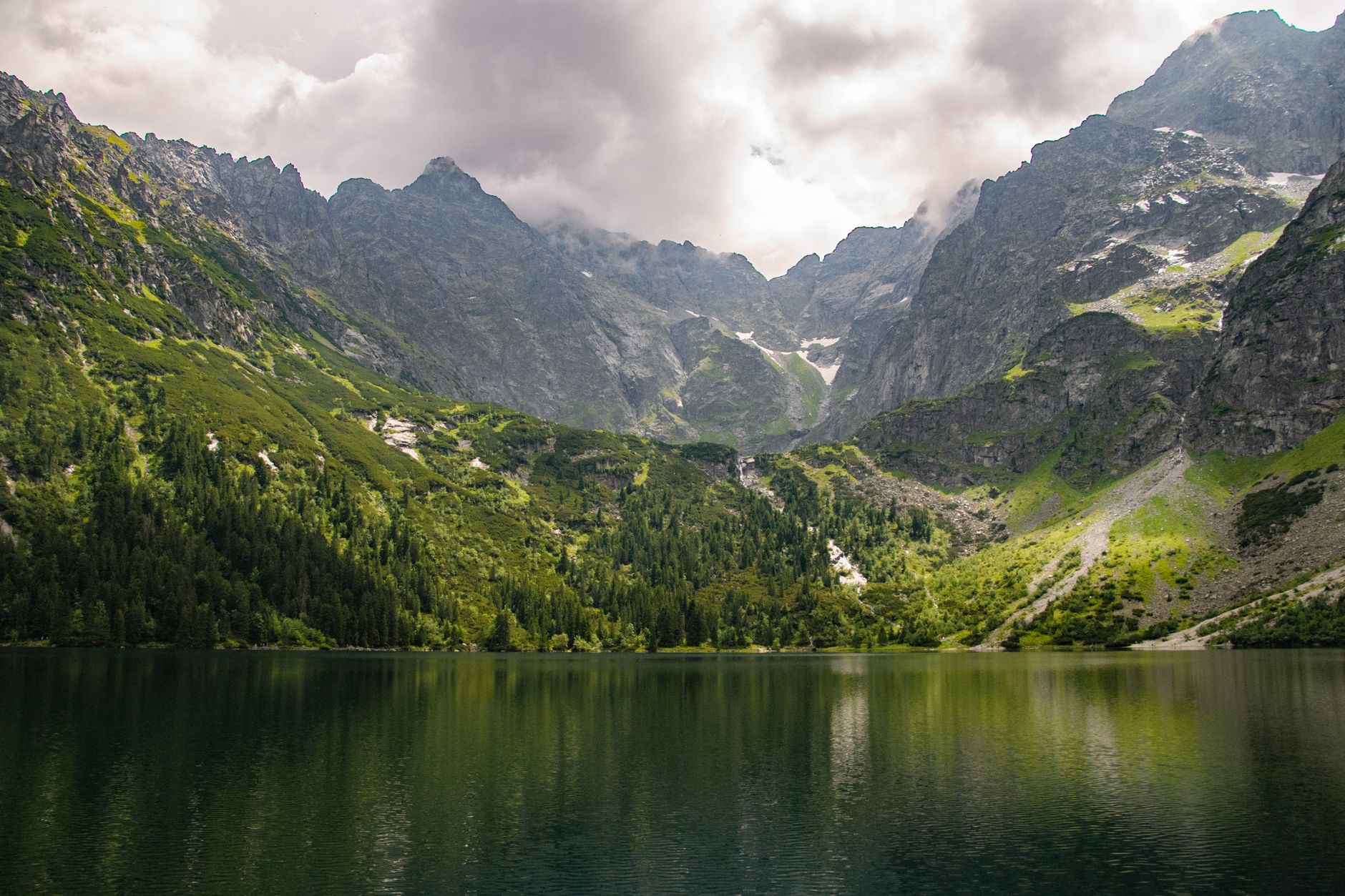 Trasa na Morskie Oko z dzieckiem: kiedy ruszyć i gdzie odpocząć