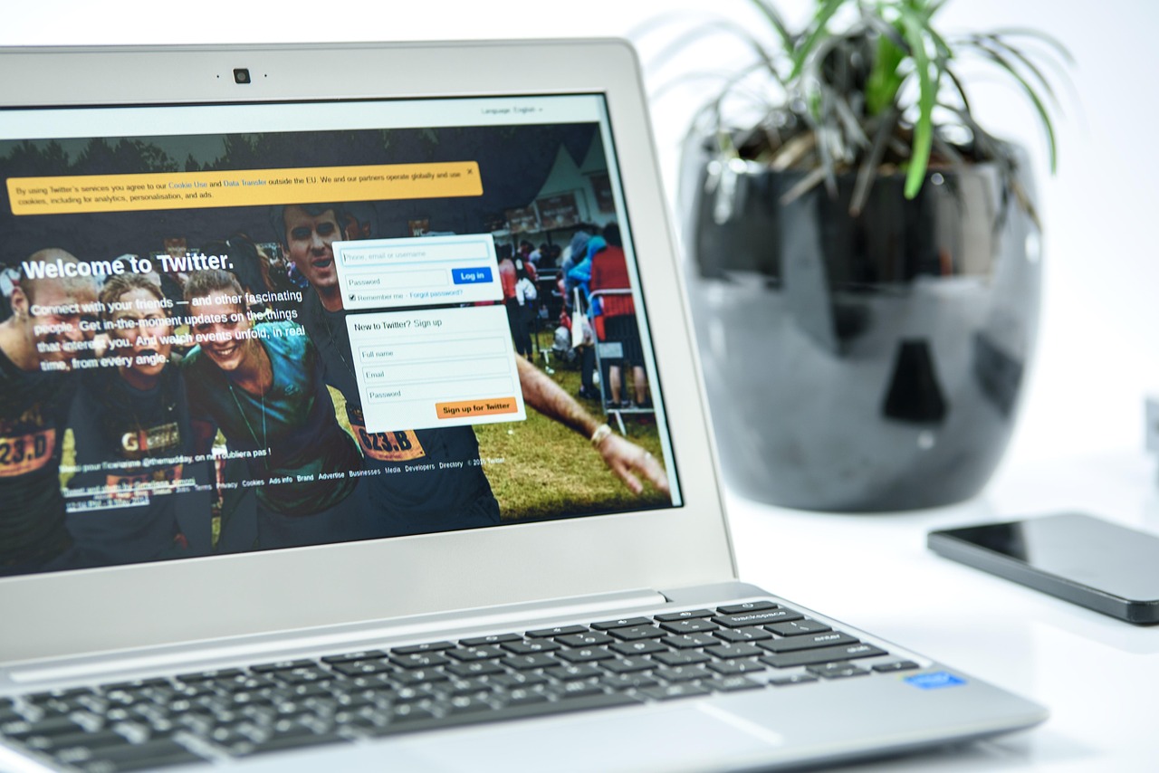 Kontrola kont, kodu i danych w outsourcingu IT